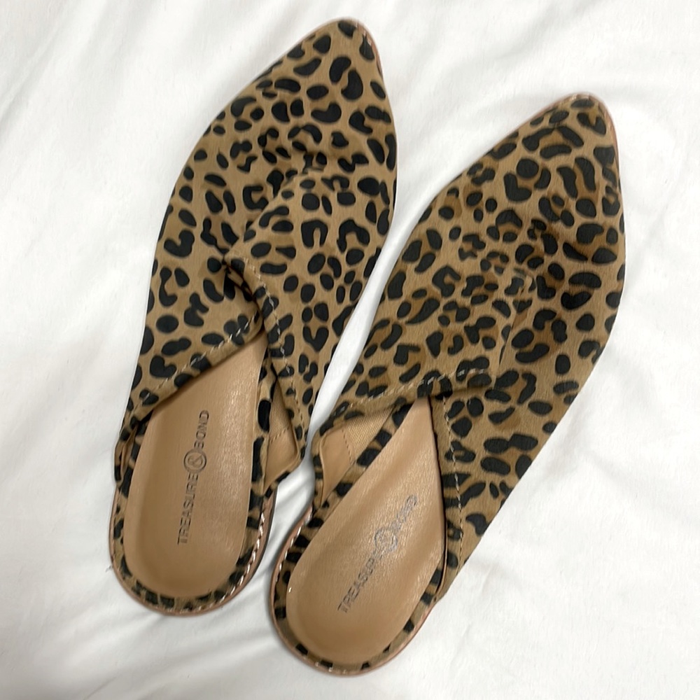 Treasure&Bond - leopard flat mules